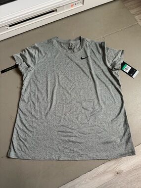 Nike dri-fit tshirt women’s XL NWT